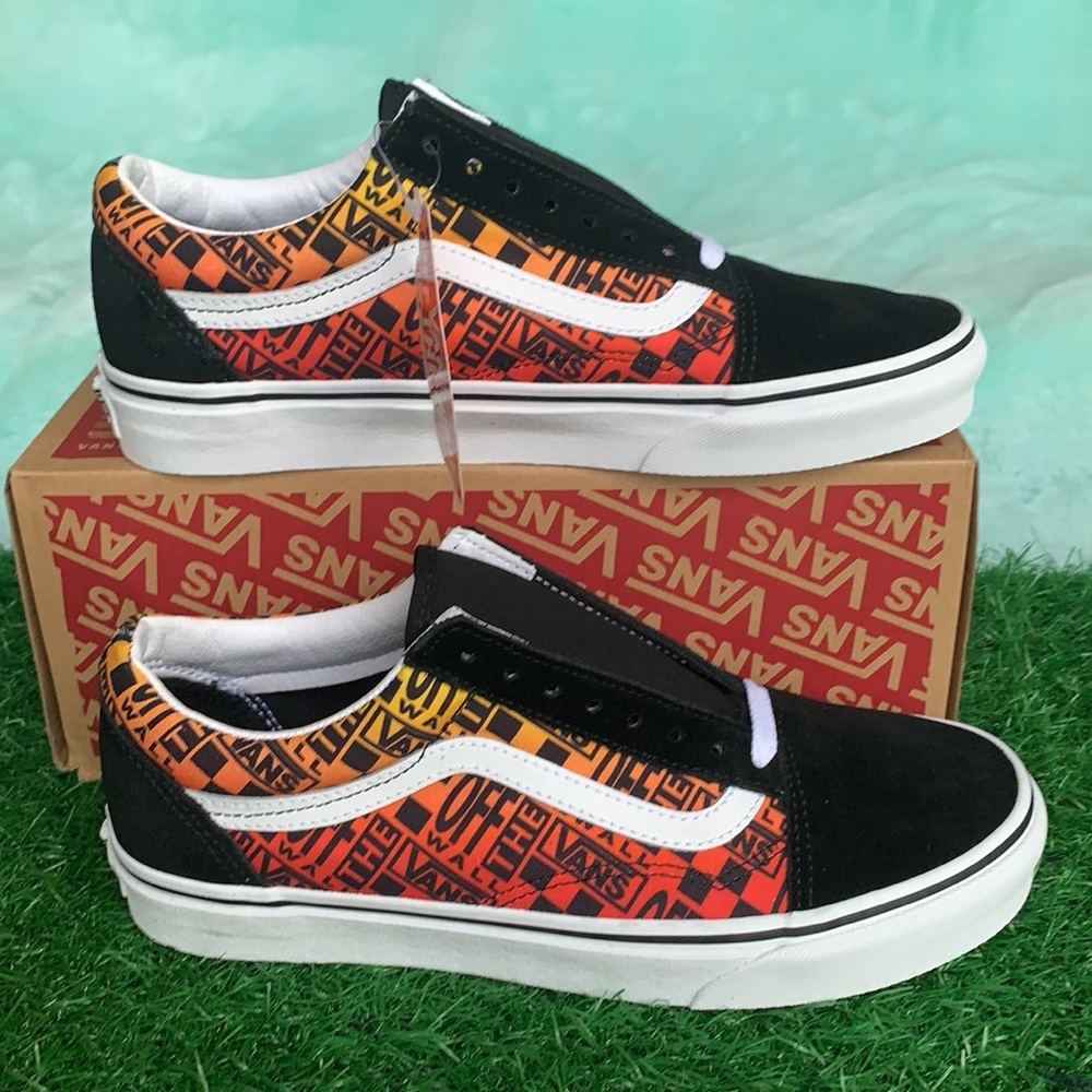 VANS OLD SKOOL LOGO FLAME Black/True White WMNS - Picture 2 of 16